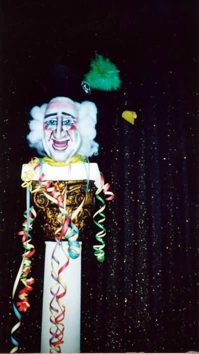 ../Images/saeulen_dekoration_fuer_haebsetheater.jpg