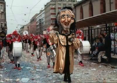 ../Images/tambourmajor_101.jpg